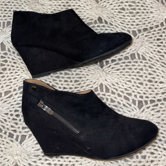 chinese laundry wedge booties